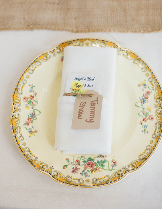 antique china table setting @weddingchicks