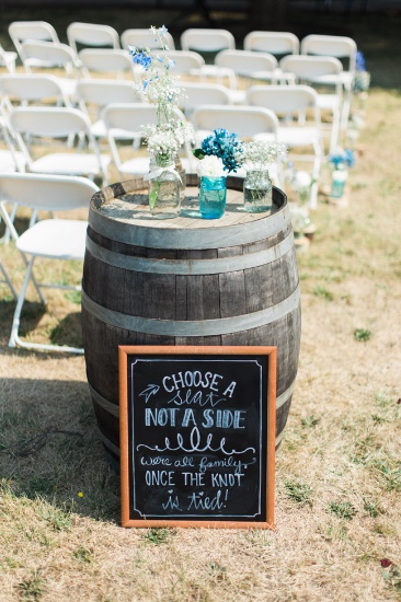 rustic-blue-and-white-wedding