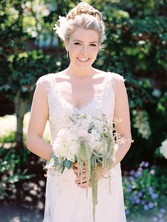 bride updo @weddingchicks