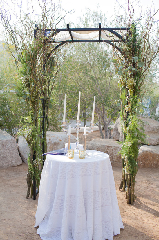 drift wood and greenery wedding arch @weddingchicks