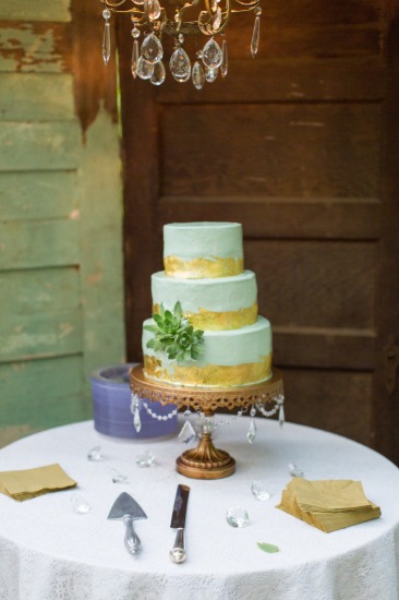 gold-and-mint-vintage-wedding