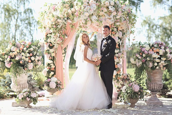 glamorous-garden-rose-wedding