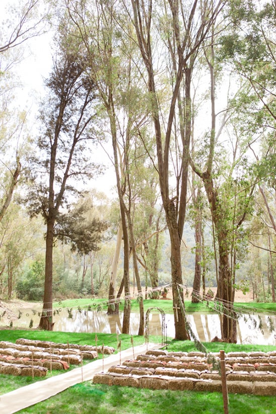 outdoor ceremony with hay bales @weddingchicks