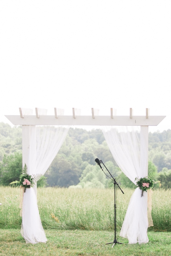 seersucker-and-pink-farm-wedding