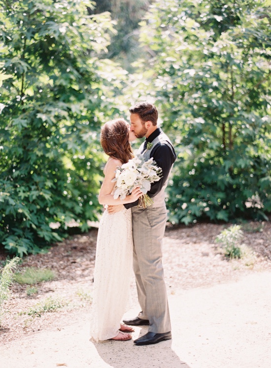 casual-green-and-gold-wedding