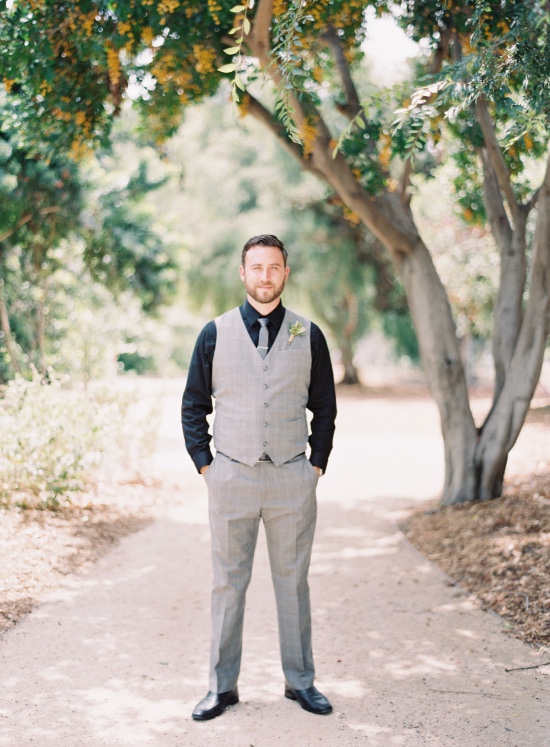 casual-green-and-gold-wedding