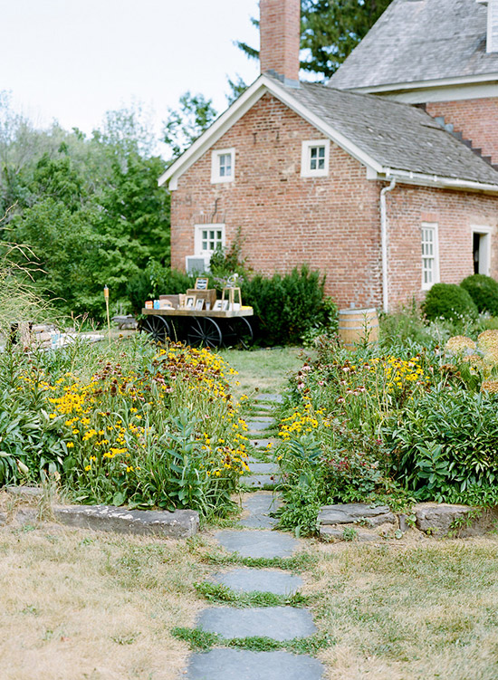 pink-and-green-cottage-wedding