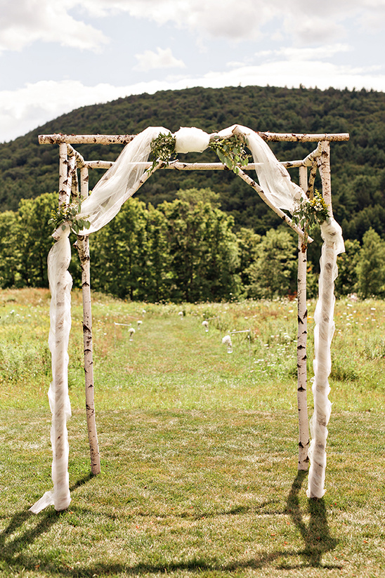 wedding arch @weddingchicks