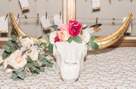 bull skull decor @weddingchicks