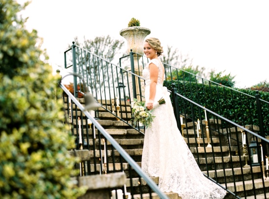 masquerade-black-and-gold-wedding