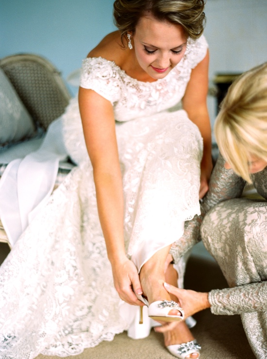 masquerade-black-and-gold-wedding