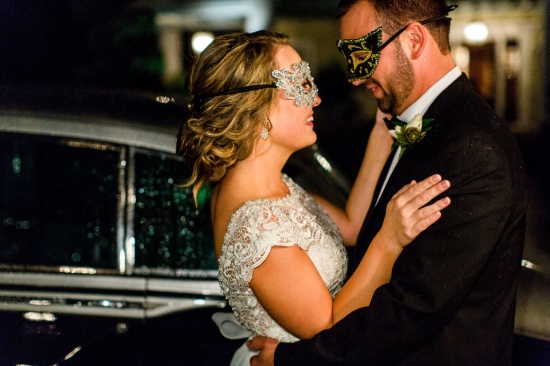 masquerade-black-and-gold-wedding