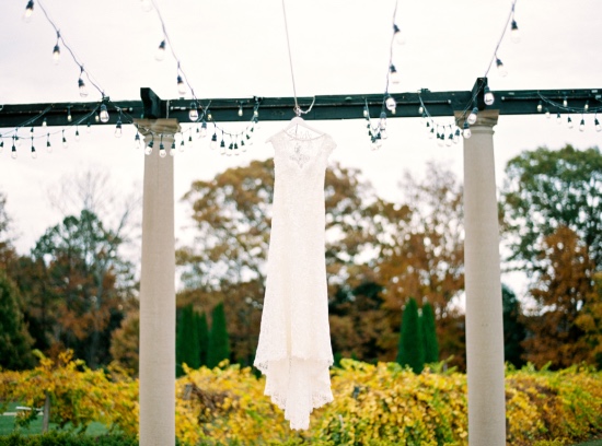 masquerade-black-and-gold-wedding