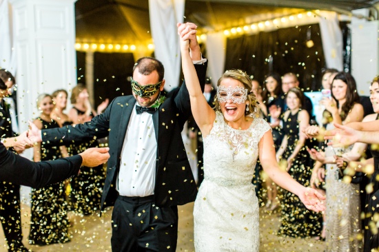 masquerade-black-and-gold-wedding