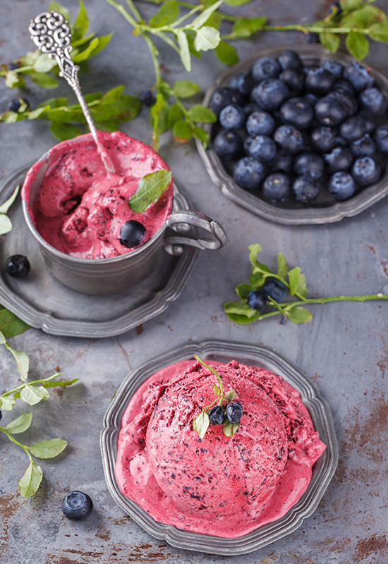 Coconut & Berry Ice Cream @weddingchicks