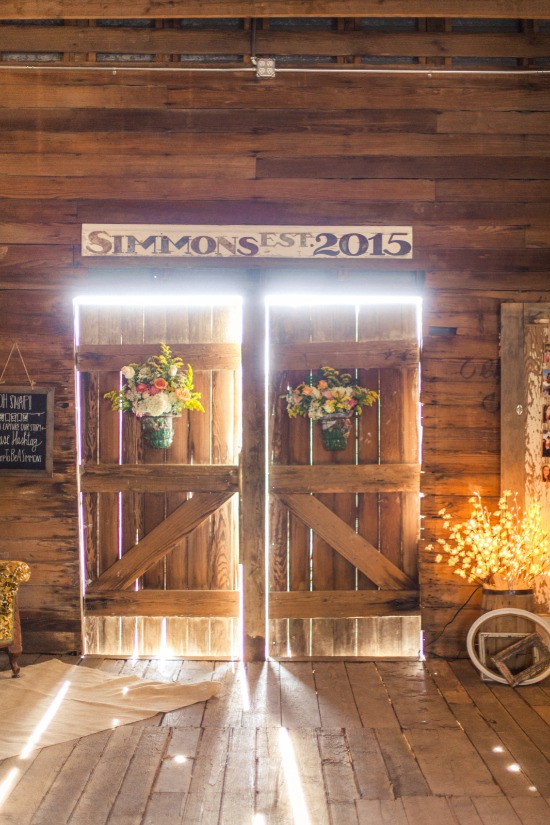 beautiful-be-yourself-barn-wedding