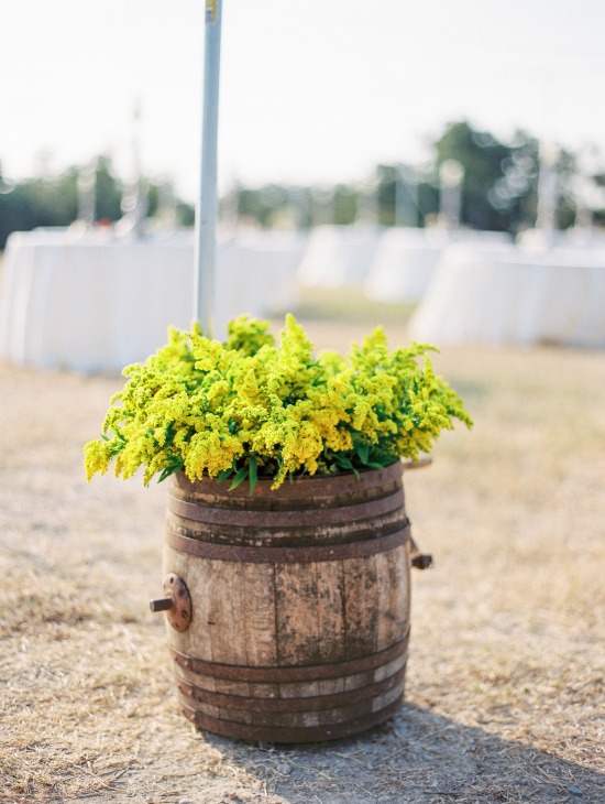 beautiful-be-yourself-barn-wedding