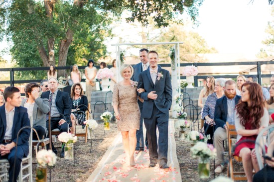 beautiful-be-yourself-barn-wedding