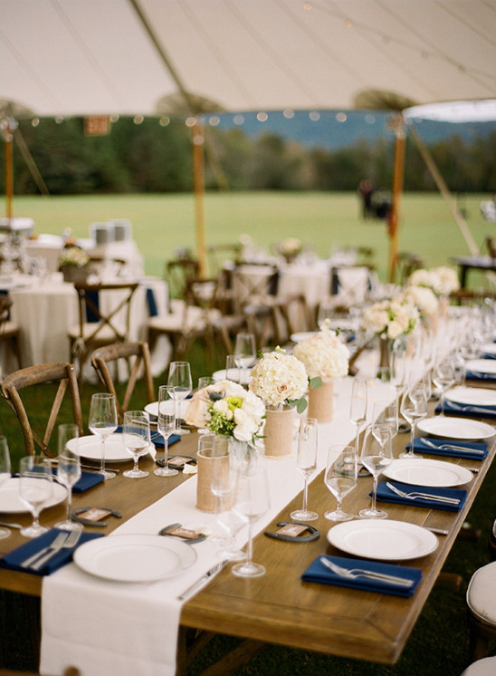 blue and burlap wedding reception @weddingchicks