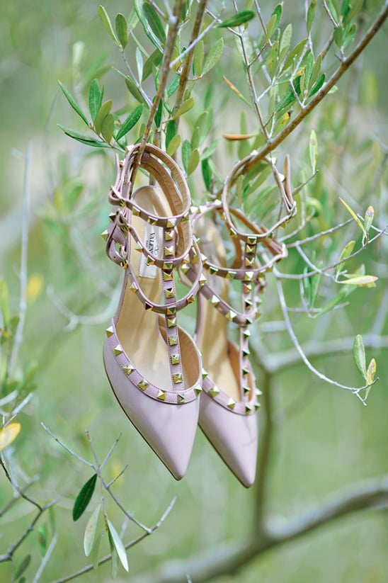 pink studded wedding shoes @weddingchicks