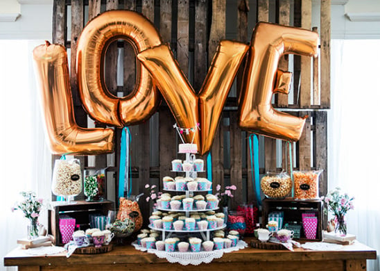 love balloon dessert table backdrop