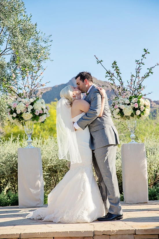 pink-and-white-classic-outdoor-wedding