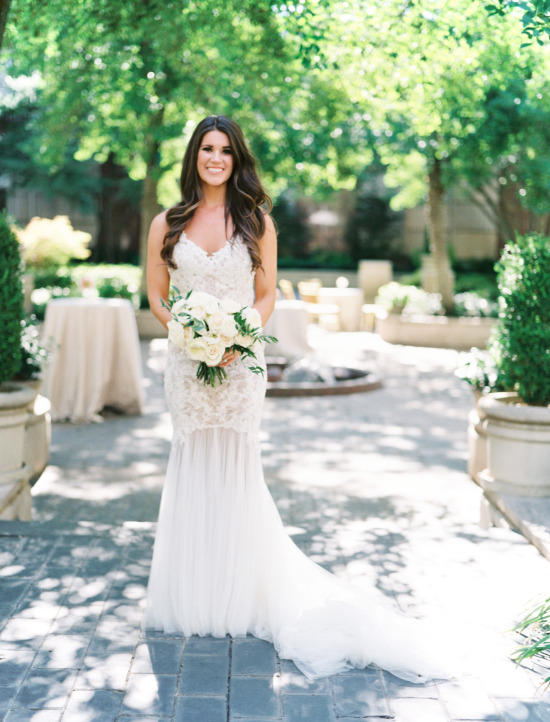 glamorous-white-and-gray-wedding