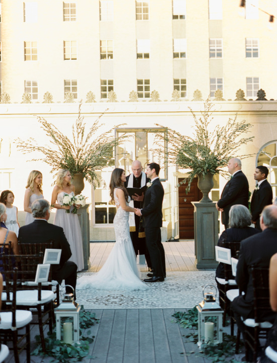 glamorous-white-and-gray-wedding