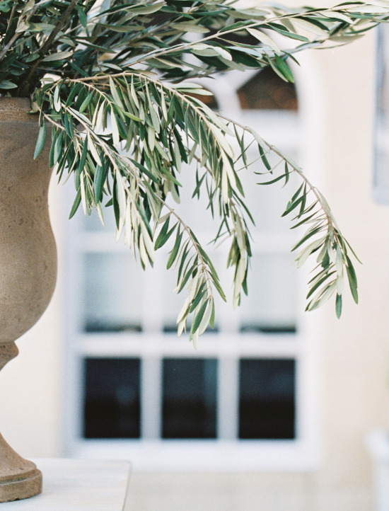 glamorous-white-and-gray-wedding