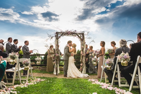 stylish-rustic-purple-and-white-wedding