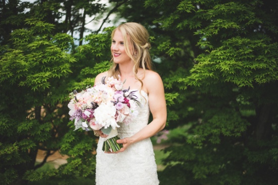 stylish-rustic-purple-and-white-wedding