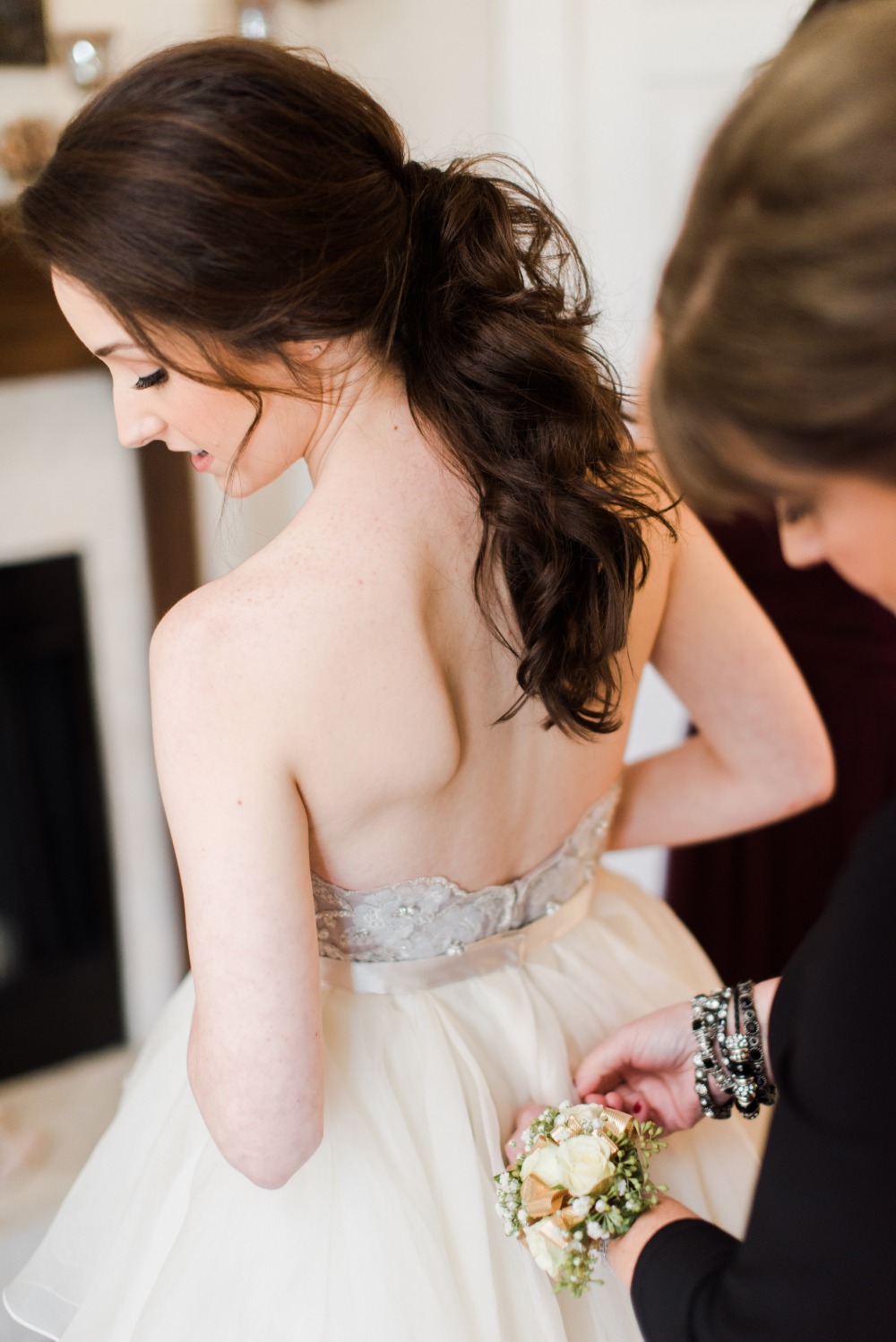 chic-maroon-and-gold-texas-wedding