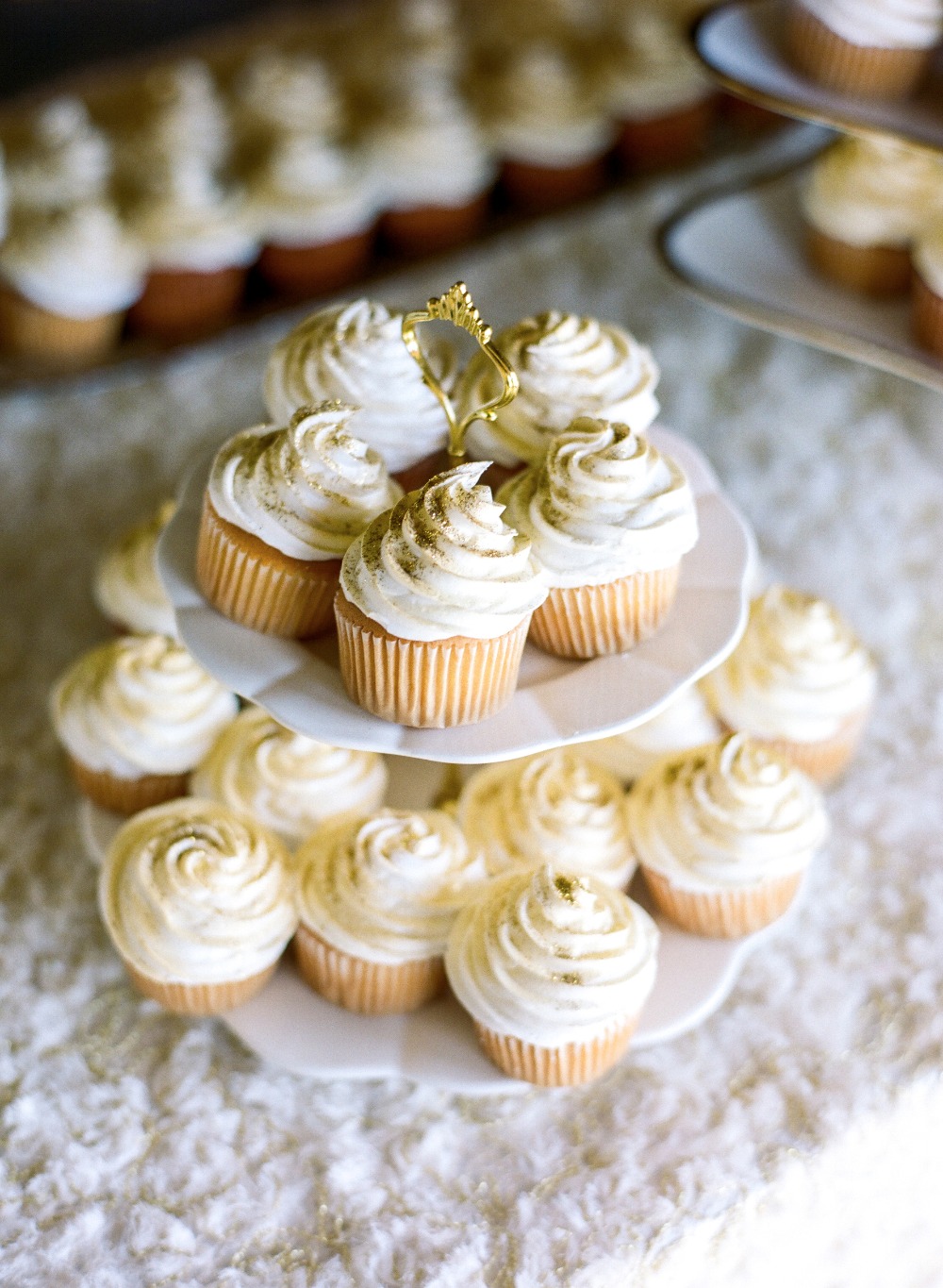 chic-maroon-and-gold-texas-wedding