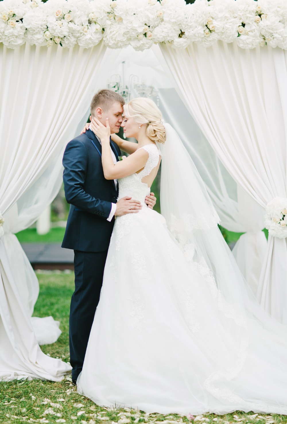 Romantic wedding portrait idea