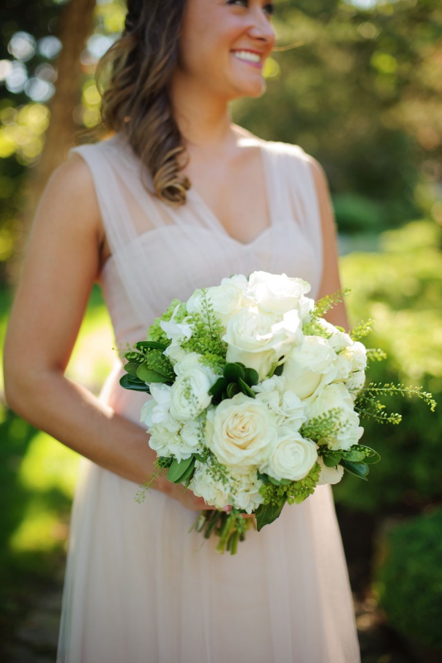 white and green bridesmaid bouquet