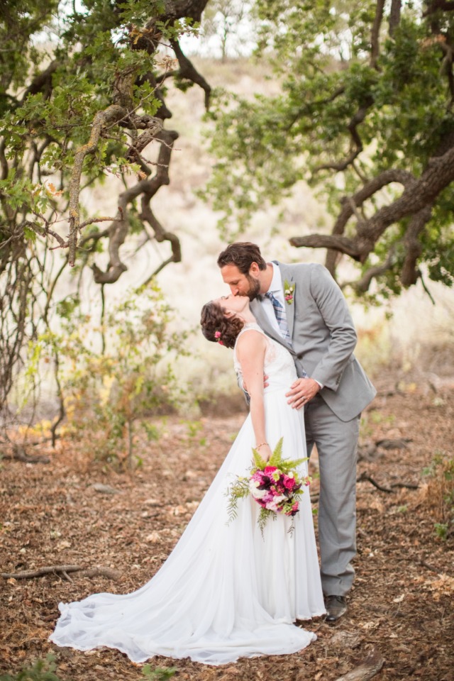 ultra romantic wedding kiss photo idea