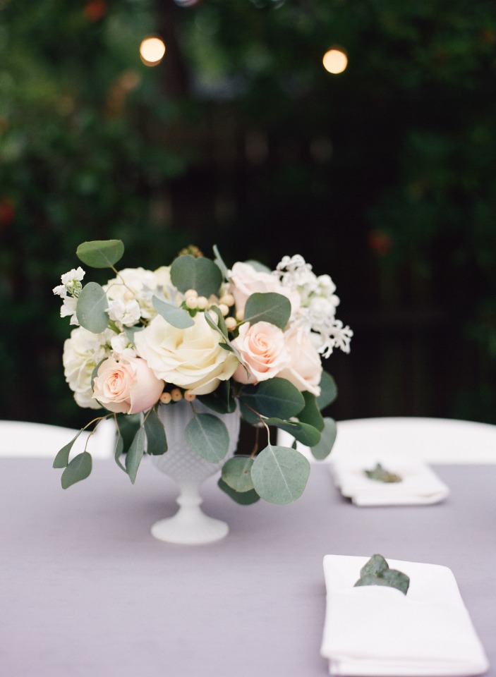 classic white and peach centerpiece