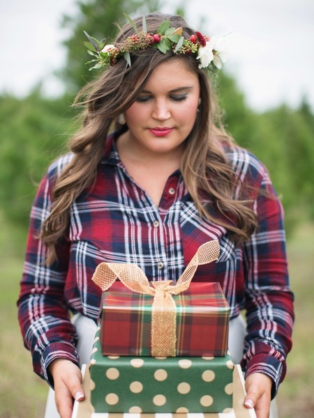 Comfy and Cozy Christmas Tree Farm Portrait Session In Texas