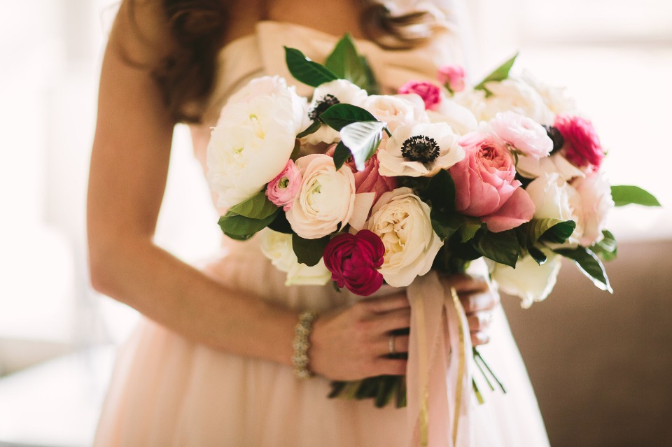 modern style wedding bouquet