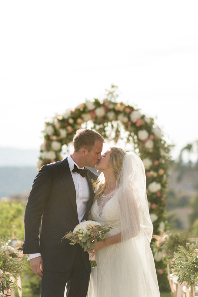 wedding kiss