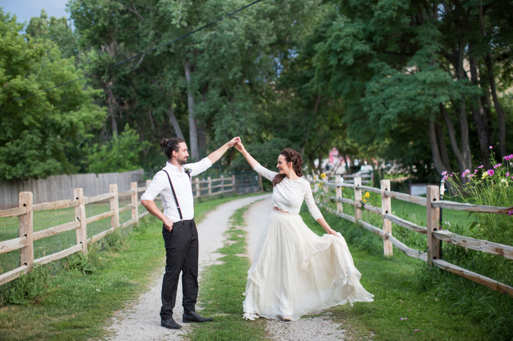 this-wedding-rocks-like-literally