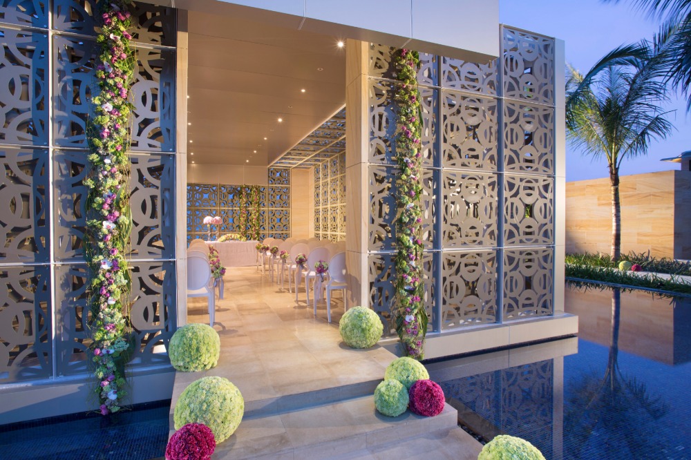 tie-the-knot-in-paradise-at-the-mulia