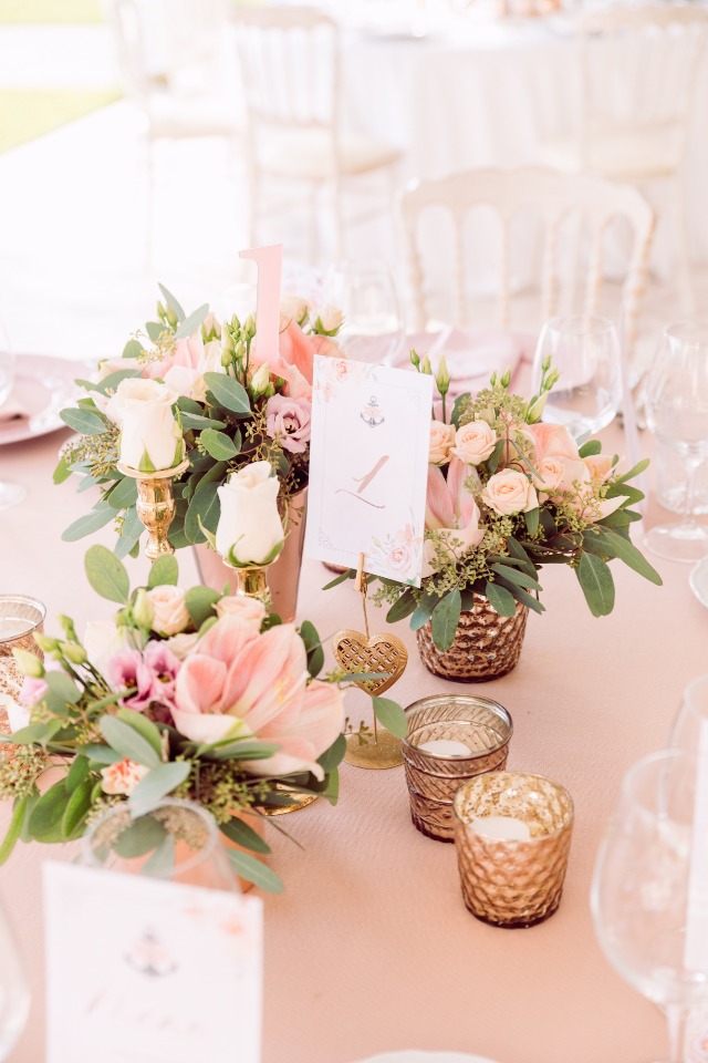 Chic table setting in pink and gold