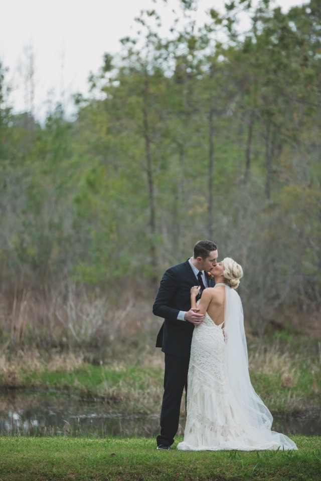 romantic bride and groom wedding photo