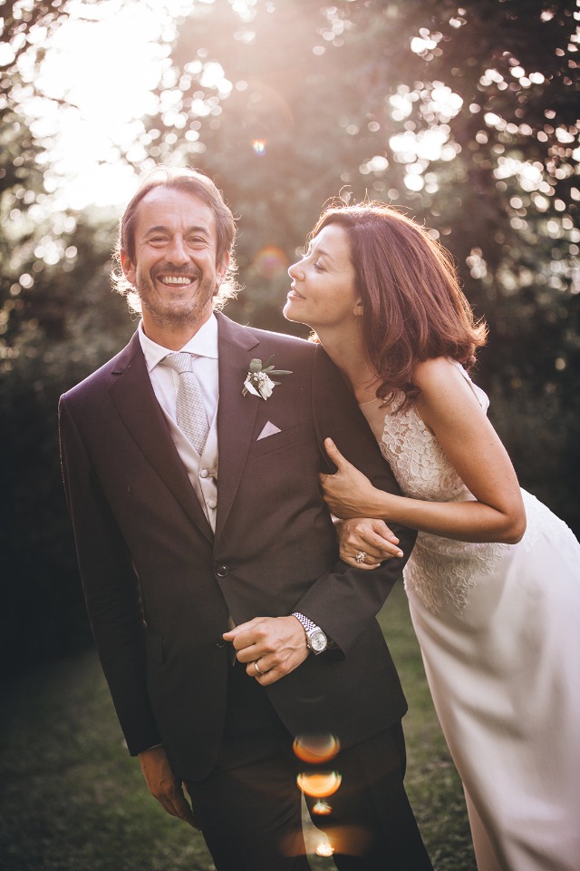 sweet golden hour wedding couple portrait