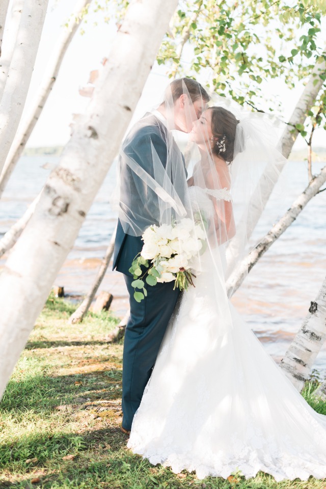 wedding kiss amongst the aspins