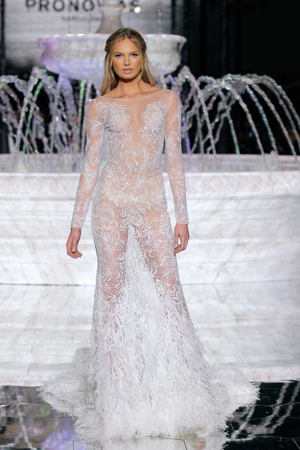 pronovias-fashion-show_risuena