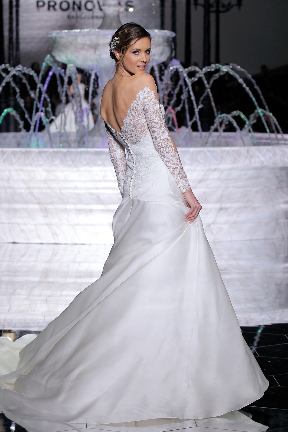 pronovias-fashion-show_rumba-2