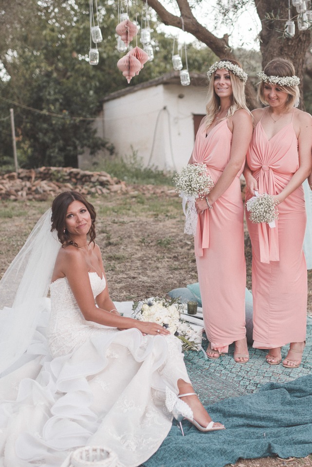 bride and her bridesmaids