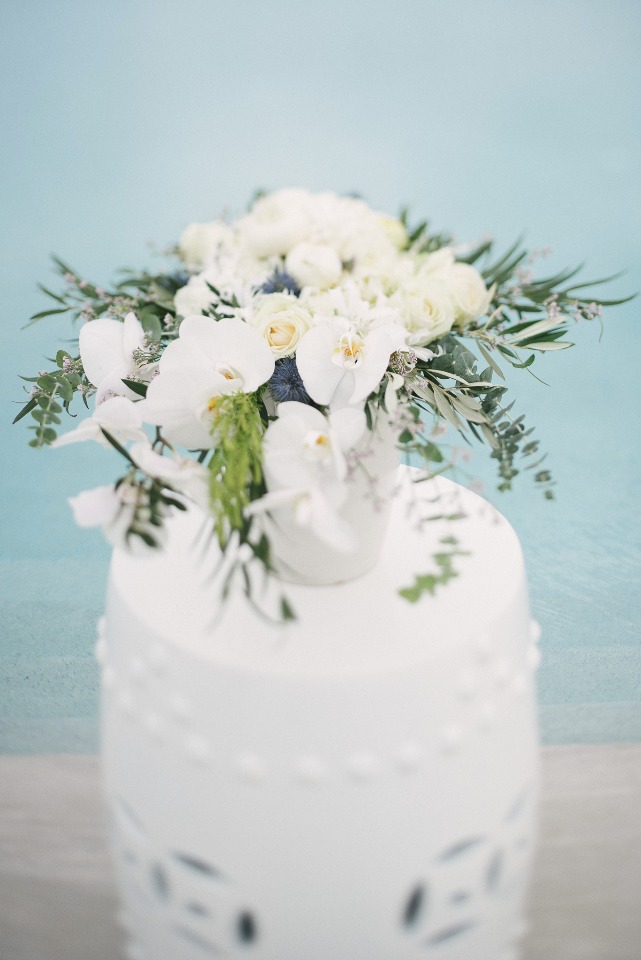 beach ready white wedding bouquet